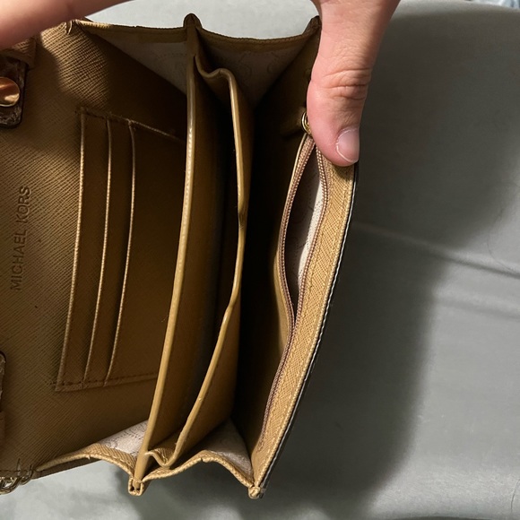 Michael Kors crossbody wallet - Picture 3 of 5